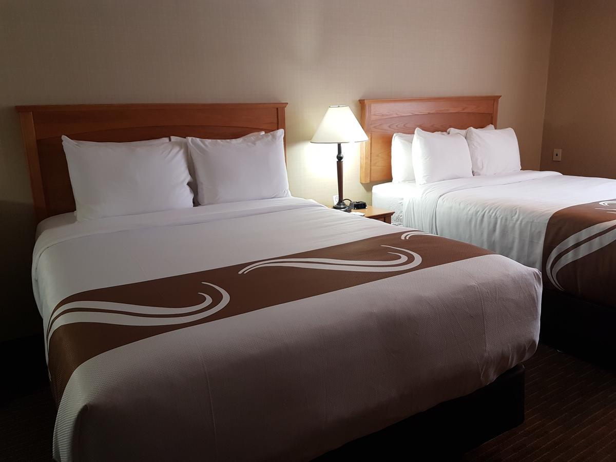 Quality Inn & Suites Cornwall Exterior foto